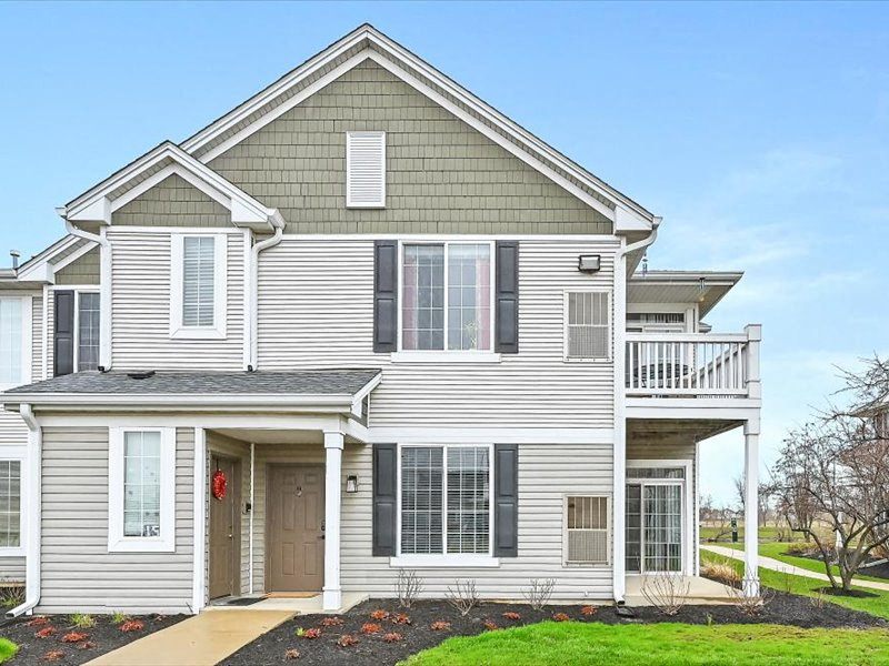 Farmington Lakes Apartments Image 2